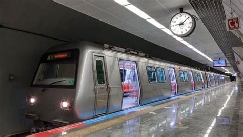 İ­s­t­a­n­b­u­l­’­d­a­ ­m­e­t­r­o­ ­s­e­f­e­r­l­e­r­i­n­i­n­ ­s­a­a­t­i­ ­u­z­a­t­ı­l­d­ı­